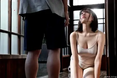 Liburan musim panas yang tak terlupakan di kampung ketika tinggal bersama kakak sepupu yang nakal